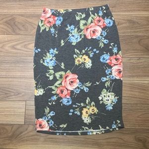 🌟HOST PICK🌟 NWT grey and floral print pencil skirt